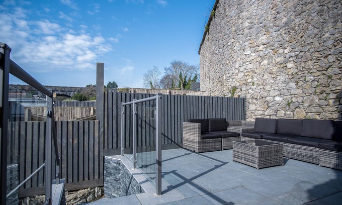 Tenby Cottage | Hawtree Cottage - 2 Bed Cottage - Tenby