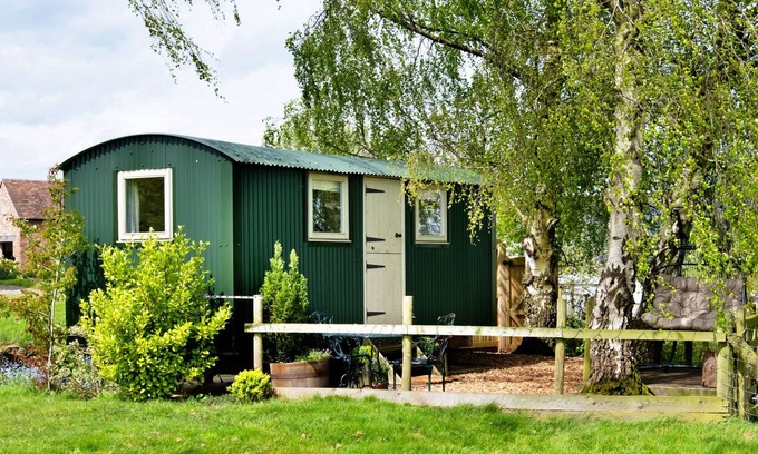 Nordley House | Hay and Hedgerow Glamping by Interhome