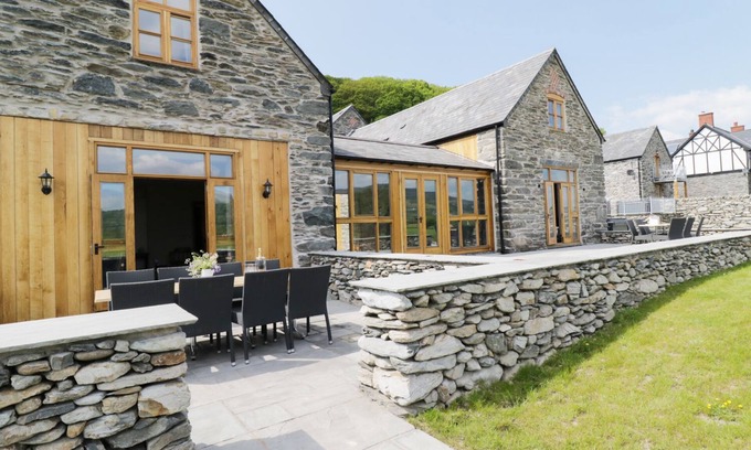 Corwen Cottage | HAY STORE, luxury holiday cottage, with hot tub in Corwen