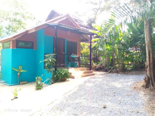 Ko Lanta Ski Chalet | Hayar House's Cabin house at kantiang bay