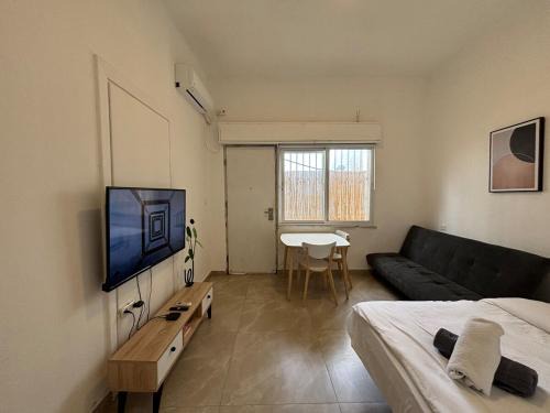 Tel Aviv Apartment | HaYarkon Seaside - Studio On The Beach By Vacay