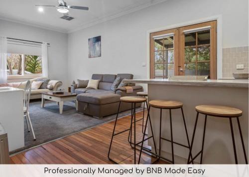 North Wagga Wagga House | Hayes Corner Cottage - Short Drive to CBD, Private
