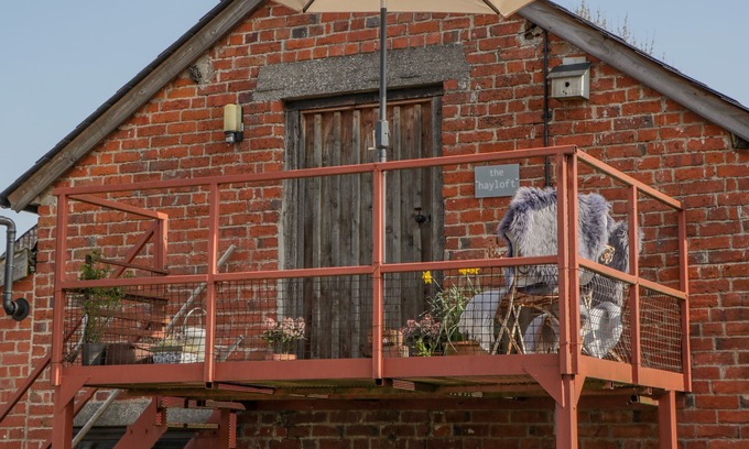 Kington House | HAYLOFT, pet friendly, character holiday cottage in Almeley