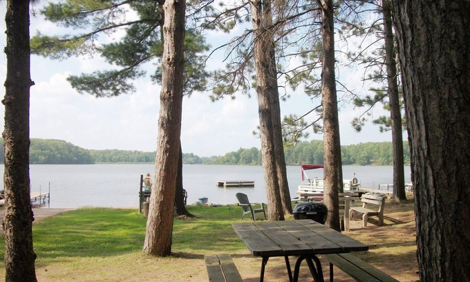 Hayward House | Hayward Area - Lost Land Lake - Shore-side escape!