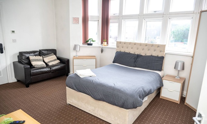 Huddersfield Apartment | Hayy Comfortable Studio Huddersfield