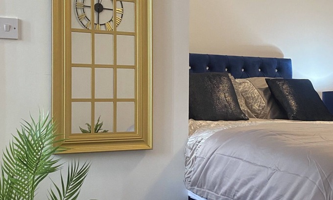 Huddersfield Apartment | Hayy Stylish Studio Huddersfield