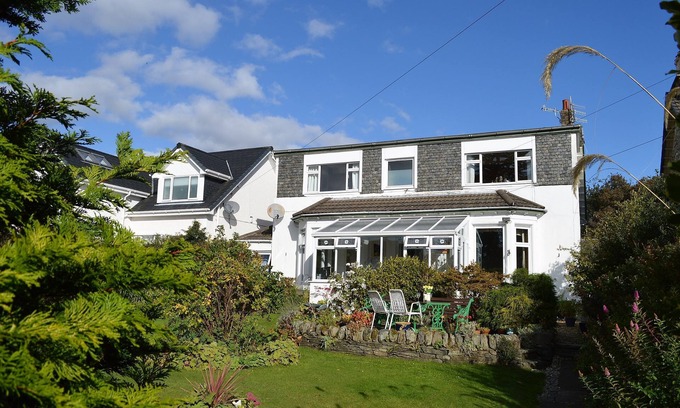 Innellan Apartment | Hazel Bank Villa holiday Apartment, Dunoon, pet friendly, sleeps 4