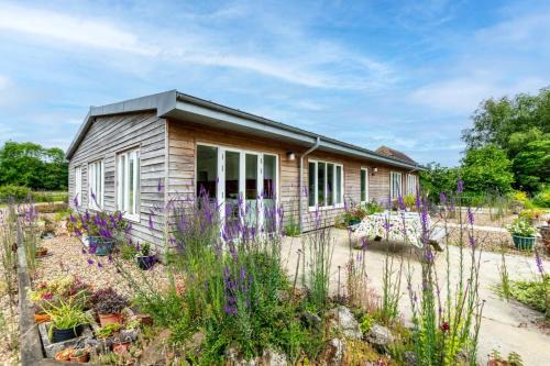 Etchinghill House | Hazel Barn
