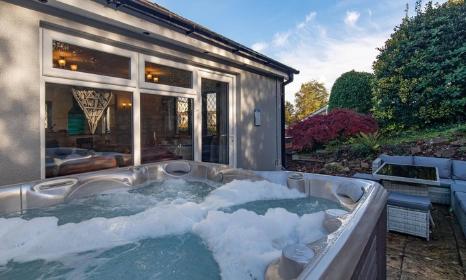 Saundersfoot House | Hazelglade Cottage - Hot Tub Games Room Pet Friendly
