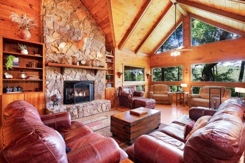 Cherry Log House | Hazy Hideaway with View of Ellijay River in the North GA Mountains