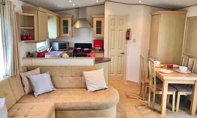 Heacham House | Heacham Golden Sunset Pets go Free linen included