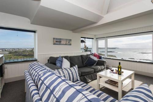 Trearddur Bay House | HEADLANDS-2 BED-SEA VIEW APARTMENT-TREARDDUR BAY