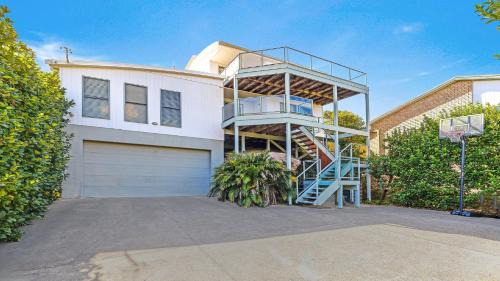 Killcare Heights House | 'Headlands at Killcare' by Accom Holidays