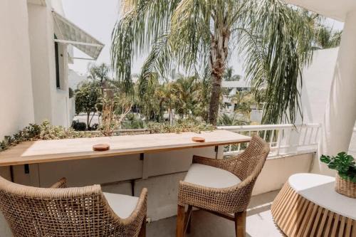 Alexandra Headland Apartment | Headlands Beachside Retreat - 50 metres to beach