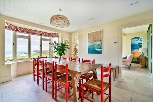 Harlyn House | Headlands- Stylish Oceanfront Property on Harlyn Bay