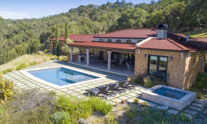 Geyserville House | Healdsburg Villa on a Vineyard with Amazing Poolside Sunsets