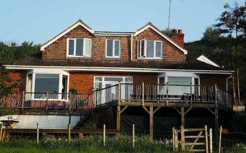 Glastonbury Bed & Breakfast | Healing Waters Sanctuary for Exclusive Private Hire and Self Catering Board, Vegetarian, Alcohol & Wifi Free Retreat in Glastonbury