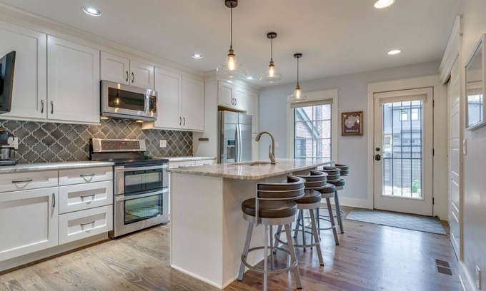 Belmont - Hillsboro House | Heart of 12 South Premier Location Peaceful & Private Townhouse
