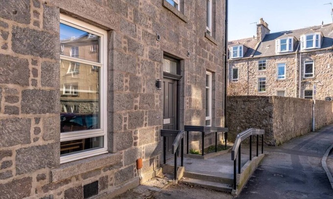 Aberdeen West End Apartment | Heart of Aberdeen - Ground Floor