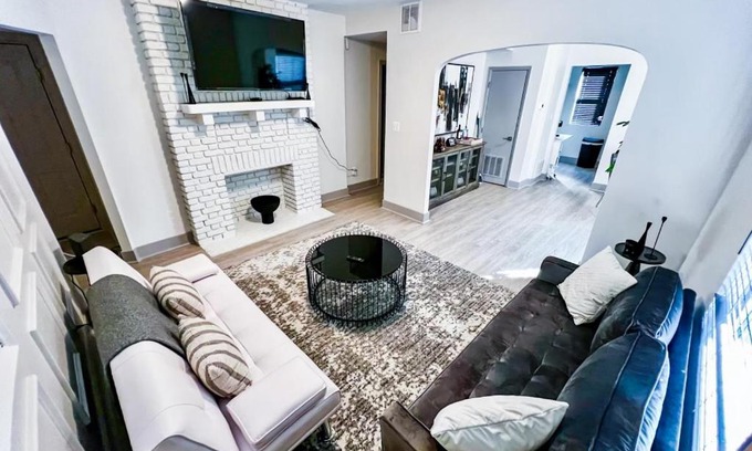 Downtown Baltimore Apartment | Heart of Downtown