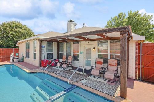 South Arlington House | Heart of Grand Prairie 4BD with Pool & Game Room