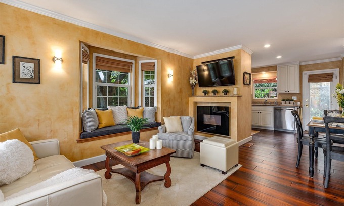 Healdsburg Cottage | Heart of Healdsburg | Complimentary wine tasting at Croix Estate included!
