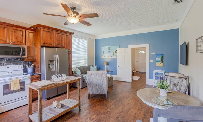 Ozona Apartment | Heart Of Ozona. Bikes Included. Pinellas Trail. Local Seafood and Shops.