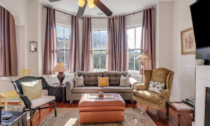 Thomas Square Apartment | Heart of Starland + Steps to Amazing Restaurants, Bars by Lucky Savannah