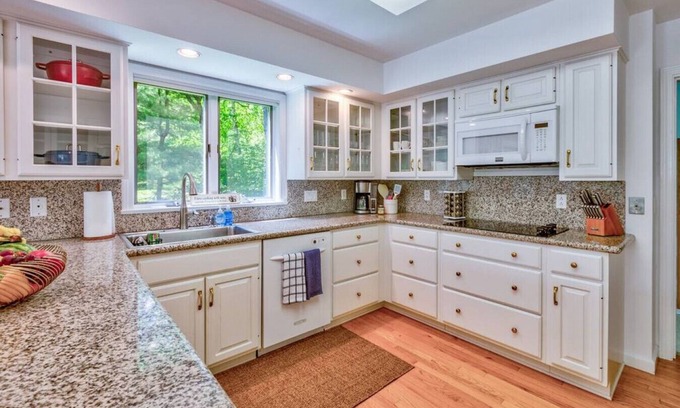 West Stockbridge House | Heart of the Berkshires - Bright, Cozy, Near Lake