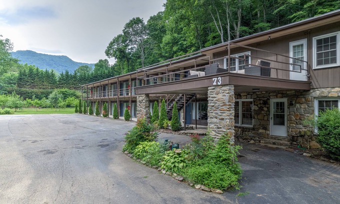 Maggie Valley Hotel | Heart of the Valley Motel