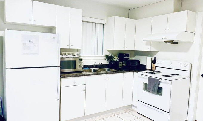 Renfrew-Collingwood Apartment | Heart of Vancouver: Suite Near Metrotown, Downtown
