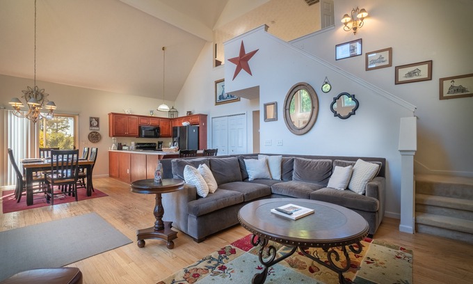 Dahlonega Ski Chalet | Heart of Wine Country - Close to Tasting Rooms and Vineyards