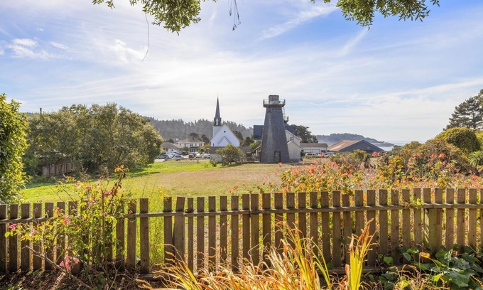 Mendocino Cottage | Heart & Soul Home in the Mendocino Village
