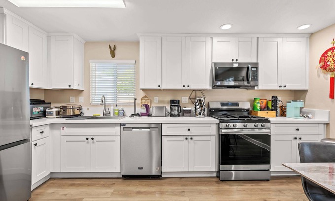 Westmont House | Heartwarming Family Stay 10 Min Walk to Pomona Valley Hospital