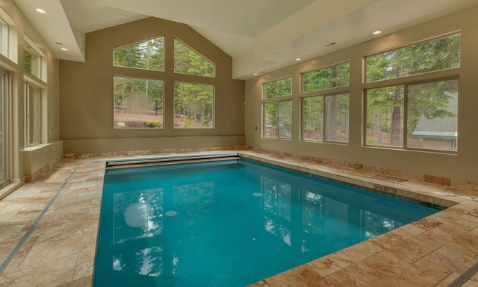 North Upper Truckee House | Heated Indoor Pool, Arcade, Skeeball, Sauna, Foosball, Pool Table, Spa, Grill – Heavenly Escape