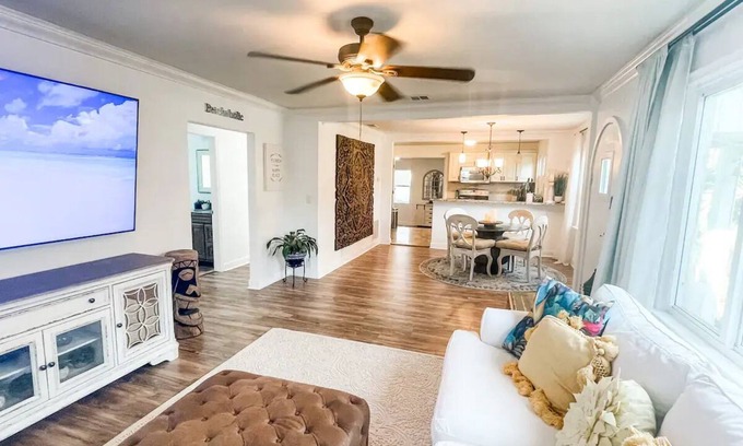 Arlington Park House | Heated pool home 5 min to downtown sleeps up to 8. Pet friendly!n
