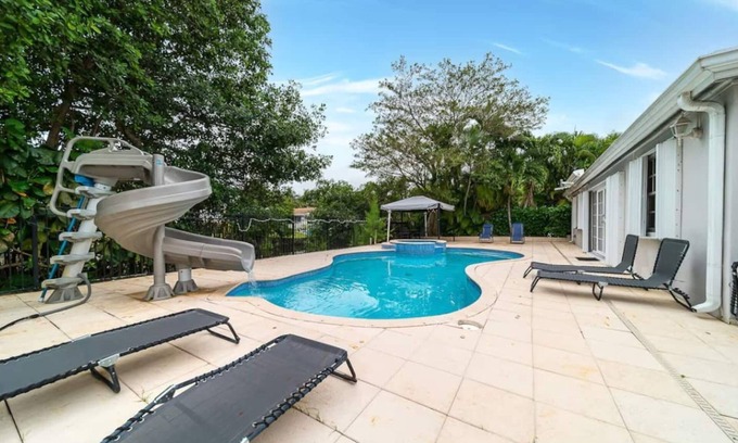 Ojus House | Heated Pool Home Near Beach