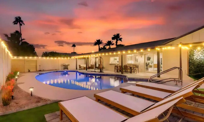 Village Grove House | Heated Pool, Hot Tub, Fire Pit - Old Town Luxury