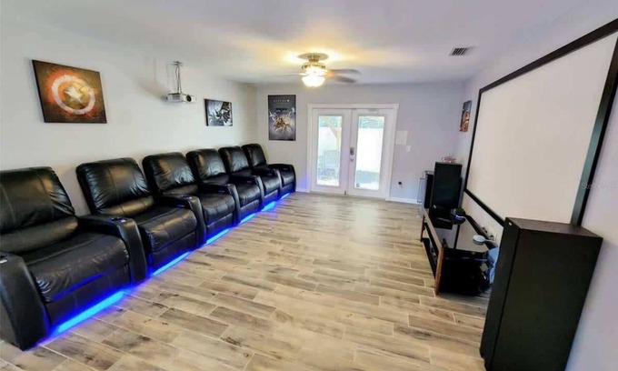 Lutz House | Heated pool, Jacuzzi & Sauna! Tampa, FL