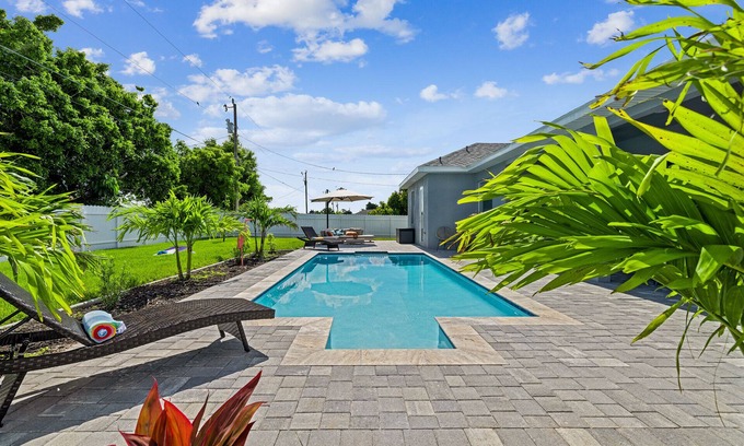 Diplomat House | Heated Pool!🌴Modern Home☀️4 Bedrooms!