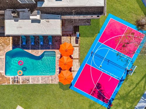 Clearwater House | Heated Pool Pickleball Mini Golf — Sleeps 20