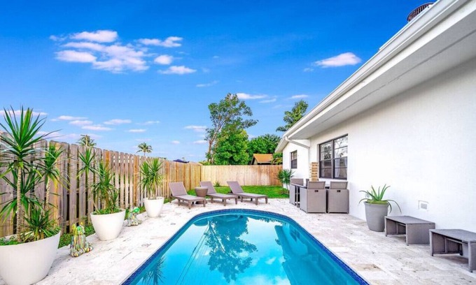 Garden Isles House | Heated Pool! PingPong & Arcade+1 Mile To Beach!