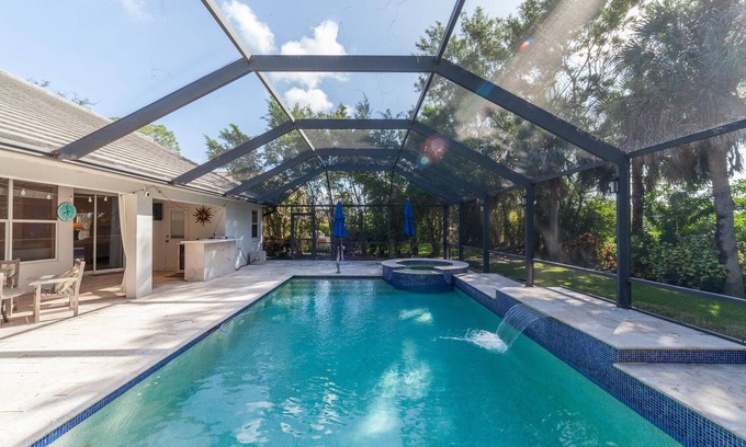 North Naples House | Heated Pool & Spa, Minutes from Beaches, Fifth Avenue, Mercato, and Water side.
