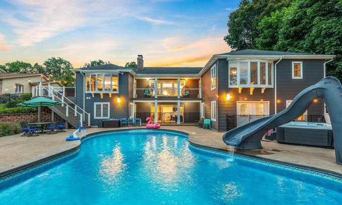 Norton Shores House | Heated Pool until Oct 27!HotTub!Arcades!Sauna!