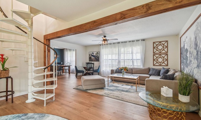 Durant House | Heated/private pool- fenced yard-kid/pet friendly!