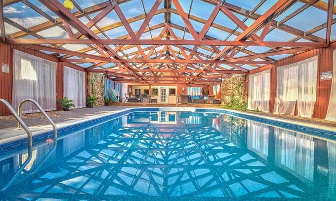Independence House | Heated Salt Water Pool and Lrg Home l Spring Break! Close to Soccer + Royals