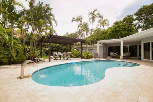 Harbor Beach House | Heated Saltwater Pool Beach Location NYC Art