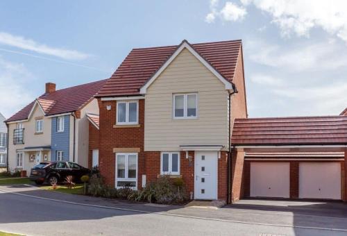 Poole House | Heath Reach - Just a short distance to Tower Park