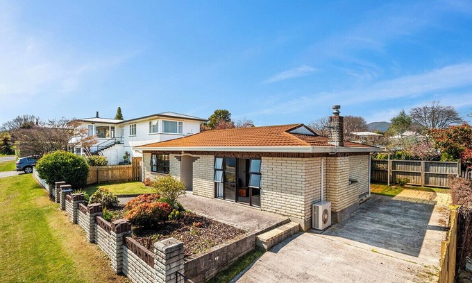Taupo Cottage | Heathcote Cottage - Taupo Holiday Home