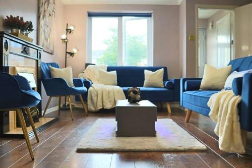 Yeading House | Heathrow Stays Entire House Near Heathrow, Free WiFi, Family-Friendly & Garden